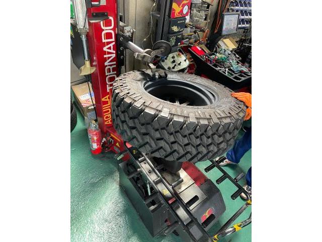 クライスラー　Jeep持込タイヤ交換
37×12.5R20