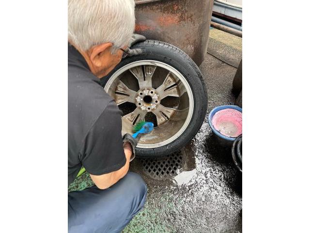 フォルクスワーゲン　パサートワゴン　持込タイヤ交換
245/45-18