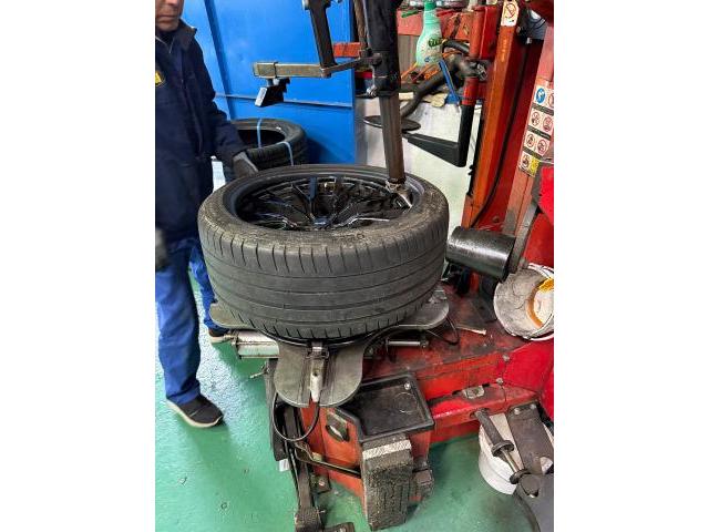 ルノー　アルピーヌ　持込タイヤ交換
215/40-18