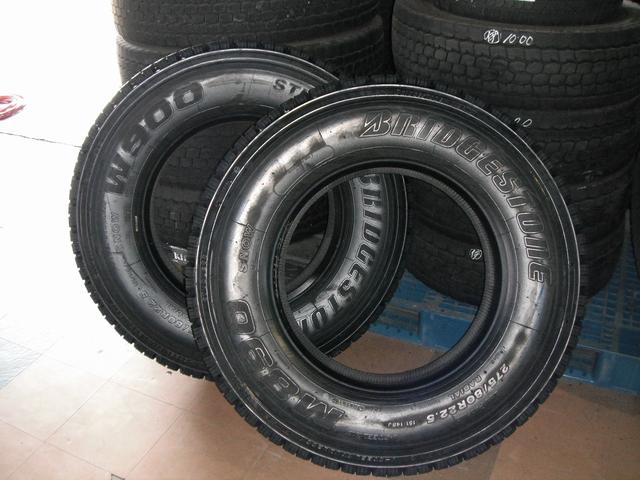 いすゞ　ギガマックス　GIGAMAX　大型　トラック　タンクローリー　再生　タイヤ　リトレッド　Ｗ９１０　275/80R22.5　2本　交換　三重県　松阪市　ミスタータイヤマン