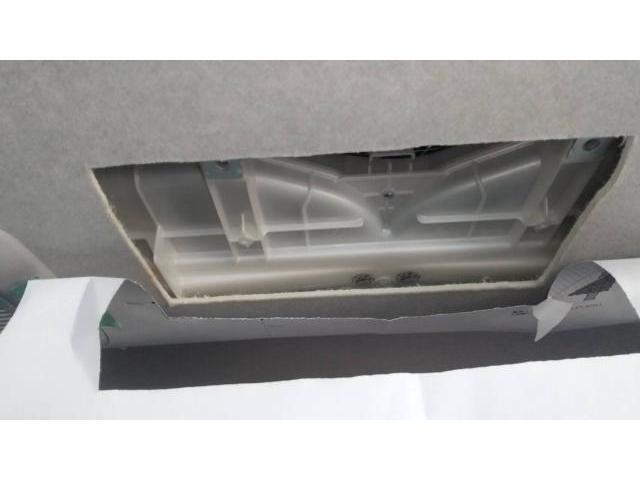 トヨタ　ハイエースワゴン　①　フリップダウンモニター取付　沖縄県　沖縄市　うるま市　恩納村　読谷村　嘉手納町　宜野湾市　北谷町