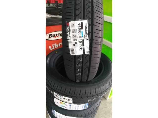 新品　タイヤ交換　ダイハツ キャスト　YOKOHAMA BluEarth AE-01 165/60R15　沖縄県　沖縄市　北中城村　うるま市　中城村　宜野湾市