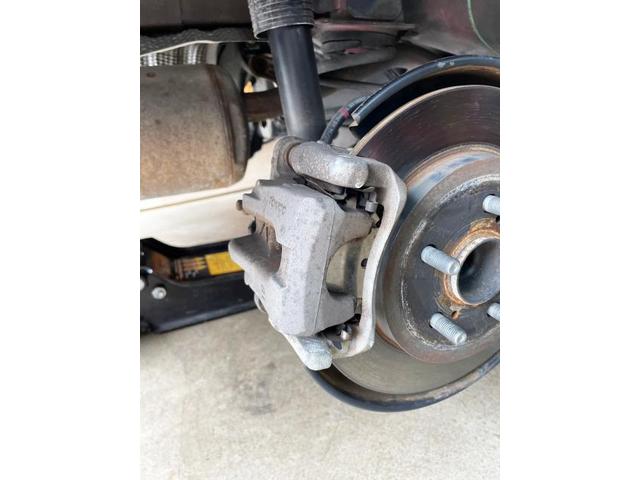 トヨタ プリウス　ブレーキキャリパーの塗装　沖縄県　沖縄市　北中城村　うるま市　中城村　宜野湾市