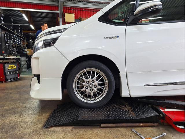 中古 ホイール交換 トヨタ ヴォクシー プレシャス HM-3 17×6.5J DUNLOP 215/50R17 沖縄県 沖縄市 北中城村 うるま市 中城村 宜野湾市
