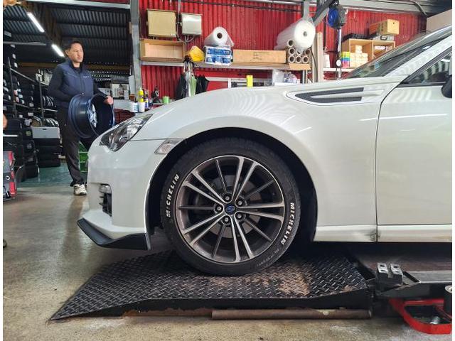 新品　ホイール交換　スバル BRZ　EMOTION ZR10 18×8.5J　ZEETEX 225/40R18　沖縄県　沖縄市　北中城村　うるま市　中城村　宜野湾市