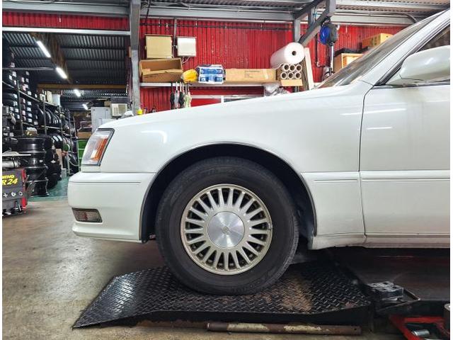 新品　ホイール交換　トヨタ クラウン マジェスタ　EMOTION CR極 18×8.5J/9.5J　MINERVA 225/45R18　沖縄県　沖縄市　北中城村　うるま市　中城村　宜野湾市