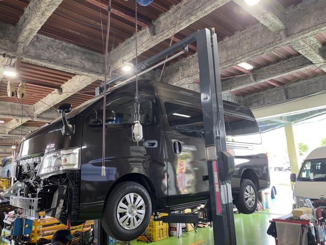 ニッサン　NV350　コンデンサー取替　鈑金　車検　整備　点検　福祉車輛　浦添市　宜野湾市　那覇市