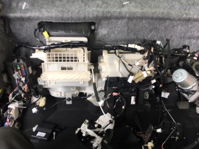 トヨタ　タンク　エアコンコンプレッサー交換　エアコンコンデンサー交換　エアコンエキスパンションバルブ交換　エアコンエバポレーター交換　エアコンリキッドチューブ交換　沖縄県　宜野湾市　北谷町　那覇市　豊見城市　読谷村　嘉手納町　浦添市