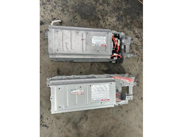 トヨタ　プリウス　新品ハイブリッドバッテリー交換   新品ボルテージセンサー交換   沖縄県　宜野湾市　北谷町　那覇市　豊見城市　読谷村　嘉手納町　浦添市