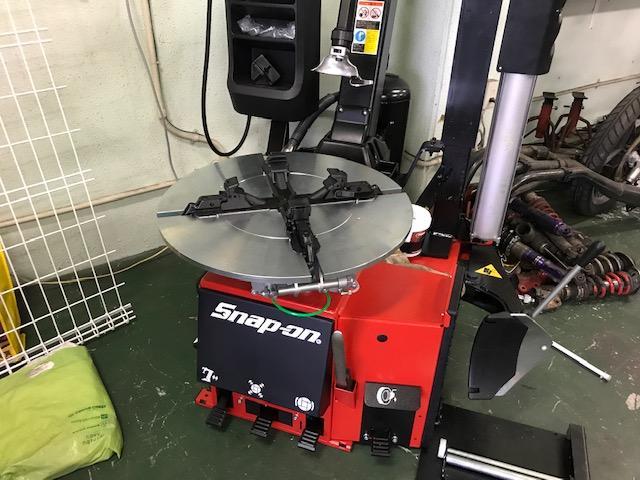 タイヤ交換　19インチタイヤ交換　沖縄県　沖縄市　うるま市　北谷町　嘉手納町　読谷村　宜野湾市