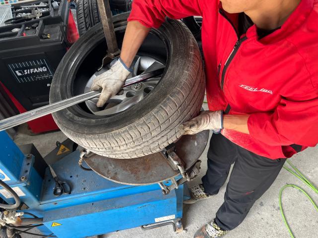 トヨタ　bB  タイヤ交換
沖縄市　北中城村　うるま市　宜野湾市　浦添市　西原町　北谷町