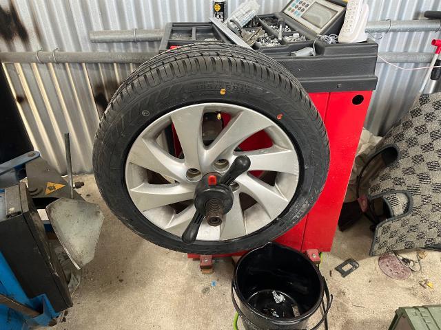 トヨタ　bB  タイヤ交換
沖縄市　北中城村　うるま市　宜野湾市　浦添市　西原町　北谷町