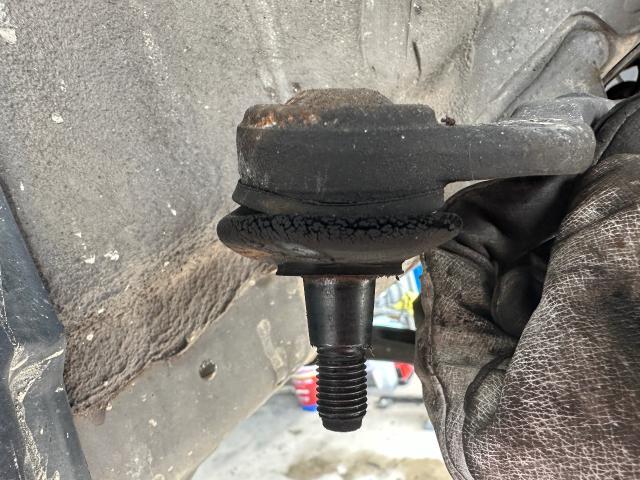 トヨタ　bB 車検　「タイロッドエンドブーツ交換」
沖縄市　北中城村　うるま市　宜野湾市　浦添市　西原町　北谷町