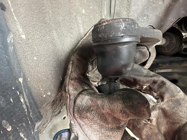 トヨタ　bB 車検　「タイロッドエンドブーツ交換」
沖縄市　北中城村　うるま市　宜野湾市　浦添市　西原町　北谷町