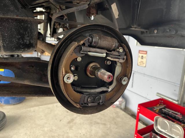 日産　デイズ　ブレーキキャリパーオーバーホール
沖縄市　北中城村　うるま市　宜野湾市　浦添市　西原町　北谷町