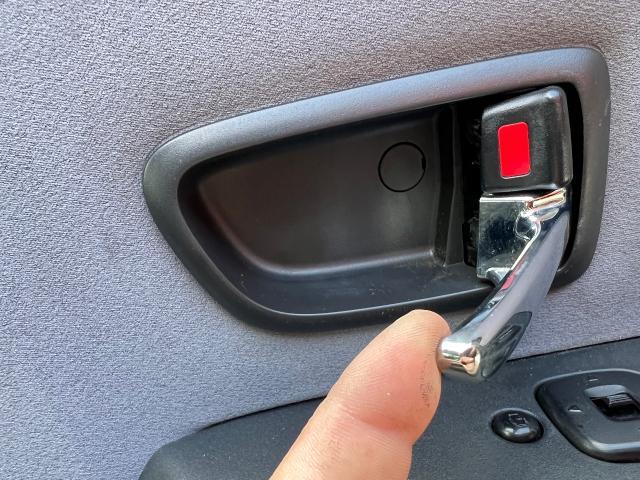 マツダ　ベリーサ　パワーウインドウモーター交換　沖縄市　北中城村　うるま市　宜野湾市　浦添市　西原町　北谷町