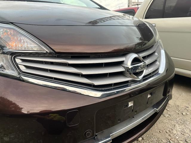 ニッサン　ノート　バンパーグリル交換
沖縄市　北中城村　うるま市　宜野湾市　浦添市　西原町　北谷町