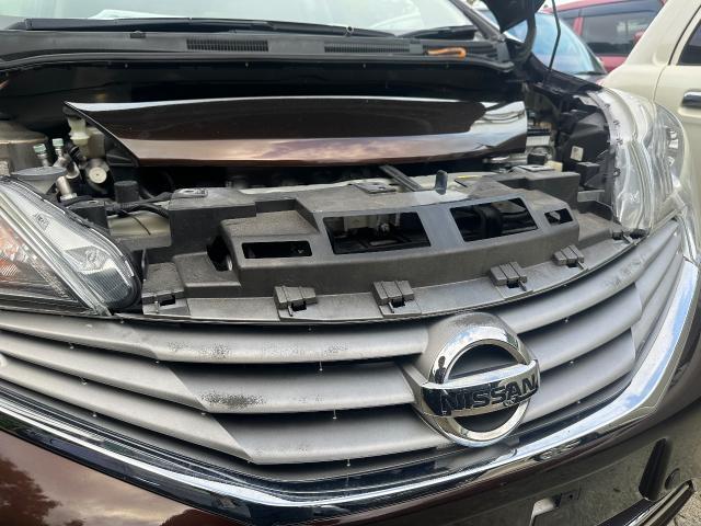 ニッサン　ノート　バンパーグリル交換
沖縄市　北中城村　うるま市　宜野湾市　浦添市　西原町　北谷町