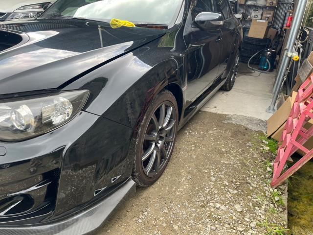 スバル インプレッサAWD ガラスコーティング
沖縄市　北中城村　うるま市　宜野湾市　浦添市　西原町　北谷町