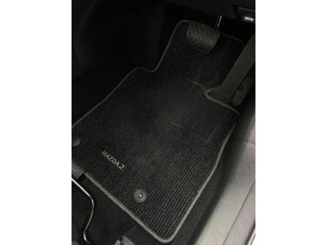 マツダ マツダ2 沖縄市　北中城村　うるま市　宜野湾市　浦添市　西原町　北谷町