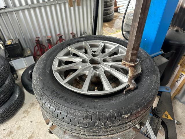 ベリーサ　タイヤ交換
沖縄市　北中城村　うるま市　宜野湾市　浦添市　西原町　北谷町