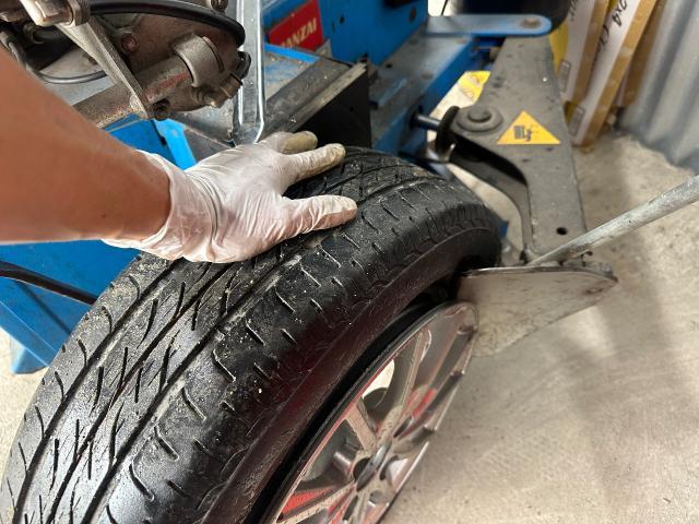 ベリーサ　タイヤ交換
沖縄市　北中城村　うるま市　宜野湾市　浦添市　西原町　北谷町