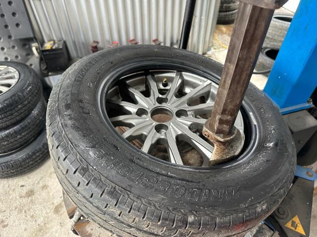 ベリーサ　タイヤ交換
沖縄市　北中城村　うるま市　宜野湾市　浦添市　西原町　北谷町