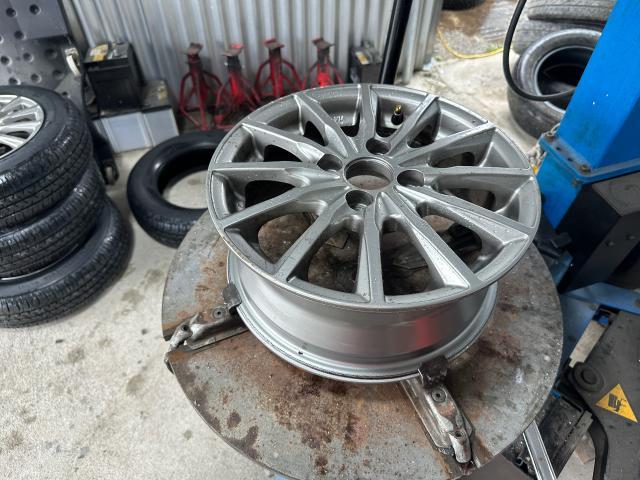 ベリーサ　タイヤ交換
沖縄市　北中城村　うるま市　宜野湾市　浦添市　西原町　北谷町