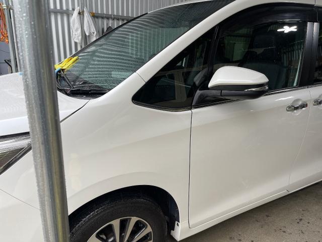 トヨタ　エスクァイア　ガラスコーティング
沖縄市　北中城村　うるま市　宜野湾市　浦添市　西原町　北谷町