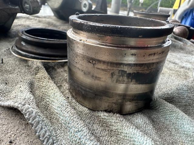 エスクァイア　サスペンション・足回り修理・整備
沖縄市　北中城村　うるま市　宜野湾市　浦添市　西原町　北谷町