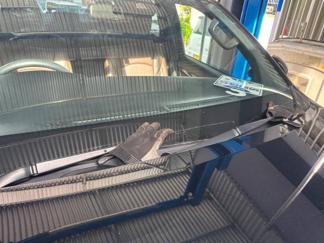 トヨタ　ハイラックス　ワイパーゴム交換 沖縄市　北中城村　うるま市　宜野湾市　浦添市　西原町　北谷町