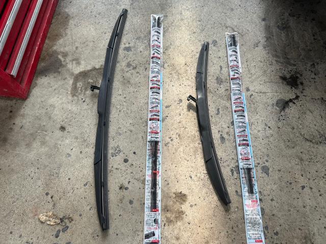 トヨタ　ハイラックス　ワイパーゴム交換 沖縄市　北中城村　うるま市　宜野湾市　浦添市　西原町　北谷町