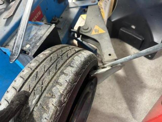 ベリーサ　タイヤ交換
沖縄市　北中城村　うるま市　宜野湾市　浦添市　西原町　北谷町