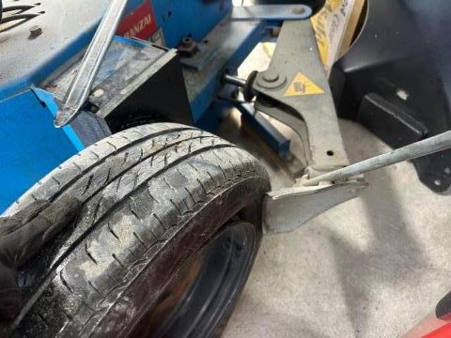 ベリーサ　タイヤ交換
沖縄市　北中城村　うるま市　宜野湾市　浦添市　西原町　北谷町