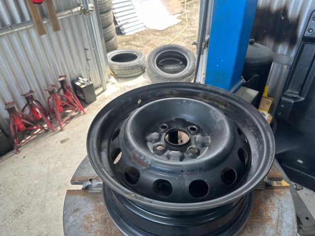 ベリーサ　タイヤ交換
沖縄市　北中城村　うるま市　宜野湾市　浦添市　西原町　北谷町