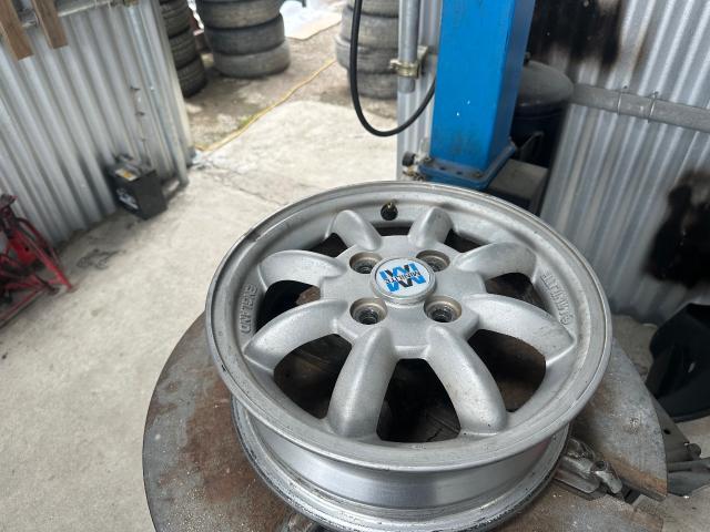 ミラジーノ　タイヤ交換
沖縄市　北中城村　うるま市　宜野湾市　浦添市　西原町　北谷町