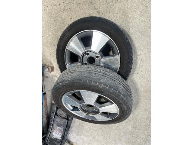 ムーヴ　タイヤ交換
沖縄市　北中城村　うるま市　宜野湾市　浦添市　西原町　北谷町