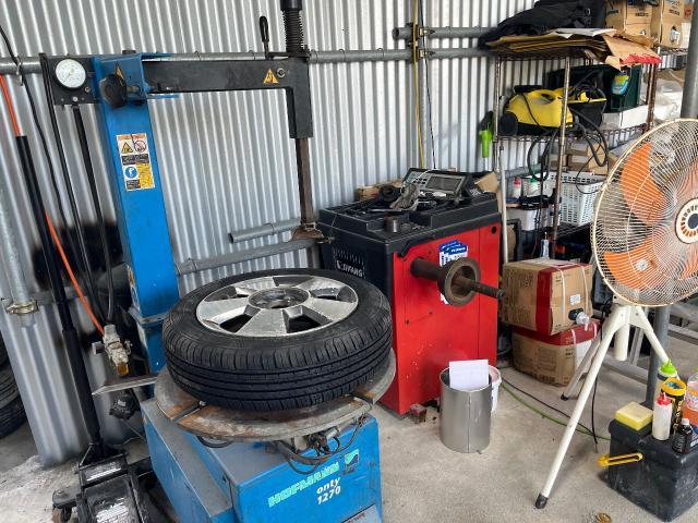 ムーヴ　タイヤ交換
沖縄市　北中城村　うるま市　宜野湾市　浦添市　西原町　北谷町