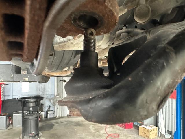 ステップワゴンスパーダ　サスペンション・足回り修理・整備　エンドブーツ、ボールブーツ
沖縄市　北中城村　うるま市　宜野湾市　浦添市　西原町　北谷町