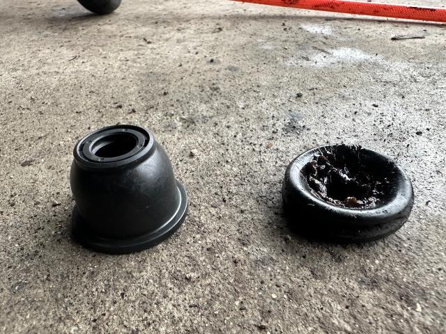 ステップワゴンスパーダ　サスペンション・足回り修理・整備　エンドブーツ、ボールブーツ
沖縄市　北中城村　うるま市　宜野湾市　浦添市　西原町　北谷町