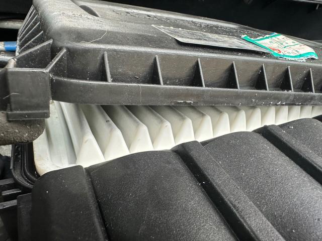 マツダ ベリーサ　エアーエレメント交換 沖縄市　北中城村　うるま市　宜野湾市　浦添市　西原町　北谷町