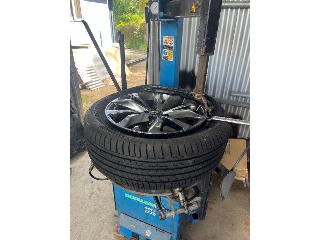 ＮＸ　タイヤ交換
沖縄市　北中城村　うるま市　宜野湾市　浦添市　西原町　北谷町