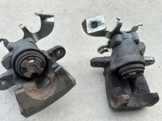 プリウス　サスペンション・足回り修理・整備
沖縄市　北中城村　うるま市　宜野湾市　浦添市　西原町　北谷町