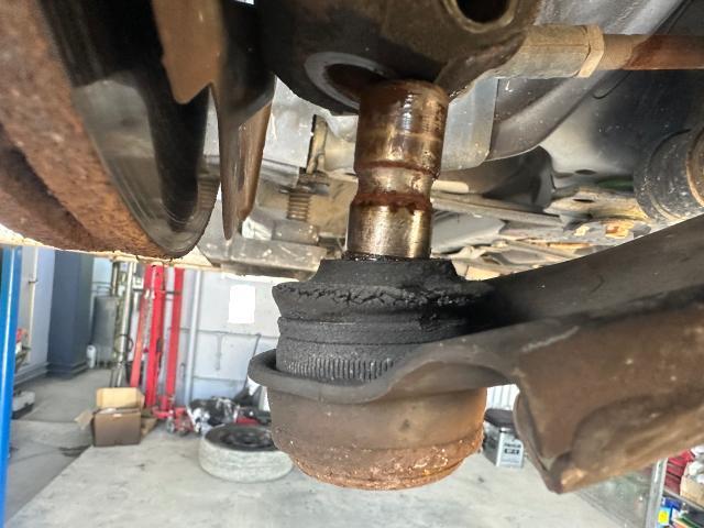 ビアンテ　サスペンション・足回り修理・整備　ロワボールブーツ交換
沖縄市　北中城村　うるま市　宜野湾市　浦添市　西原町　北谷町