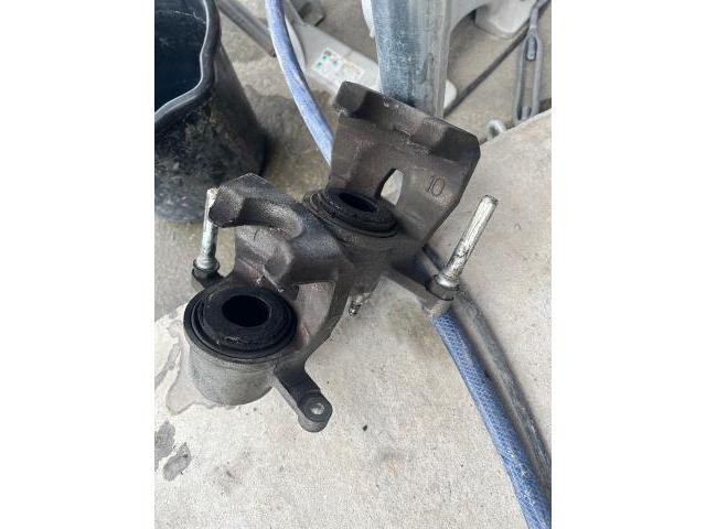 アクア　サスペンション・足回り修理・整備
沖縄市　北中城村　うるま市　宜野湾市　浦添市　西原町　北谷町