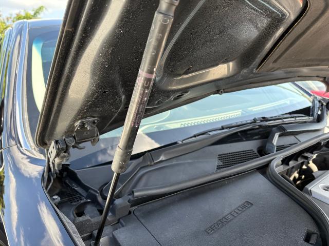 フーガ　その他修理・整備 ボンネットダンパー交換
沖縄市　北中城村　うるま市　宜野湾市　浦添市　西原町　北谷町