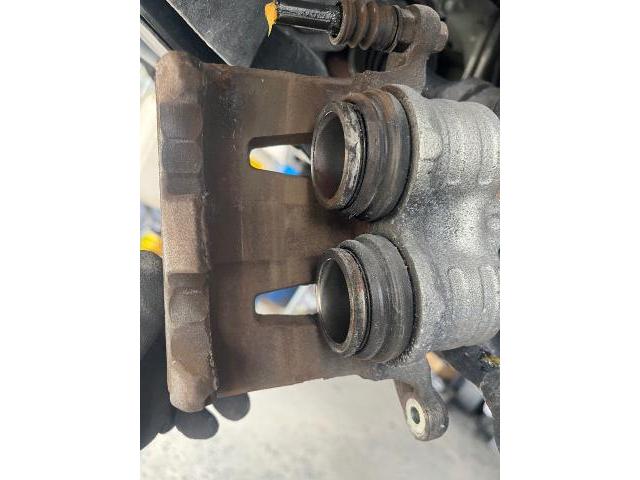 セレナ　ミッション・駆動系修理・整備
沖縄市　北中城村　うるま市　宜野湾市　浦添市　西原町　北谷町