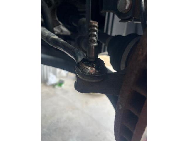 セレナ　サスペンション・足回り修理・整備
沖縄市　北中城村　うるま市　宜野湾市　浦添市　西原町　北谷町