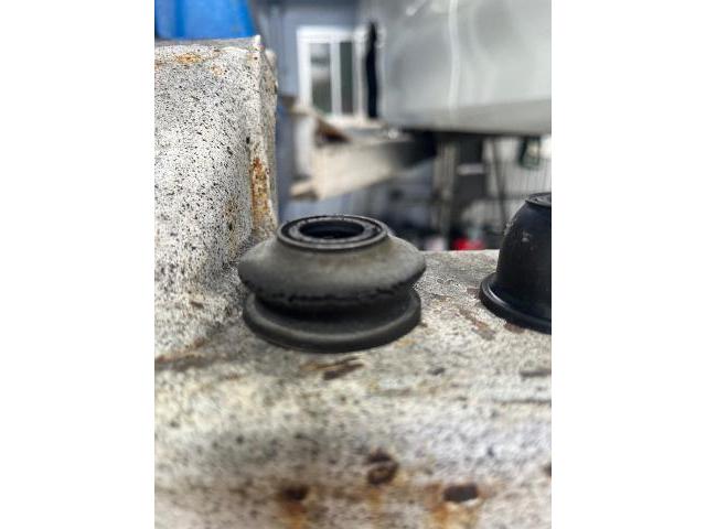 セレナ　サスペンション・足回り修理・整備
沖縄市　北中城村　うるま市　宜野湾市　浦添市　西原町　北谷町