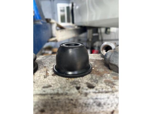 セレナ　サスペンション・足回り修理・整備
沖縄市　北中城村　うるま市　宜野湾市　浦添市　西原町　北谷町